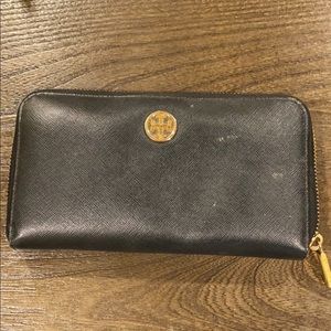 Tory Burch Robinson Continental Zip Black Wallet